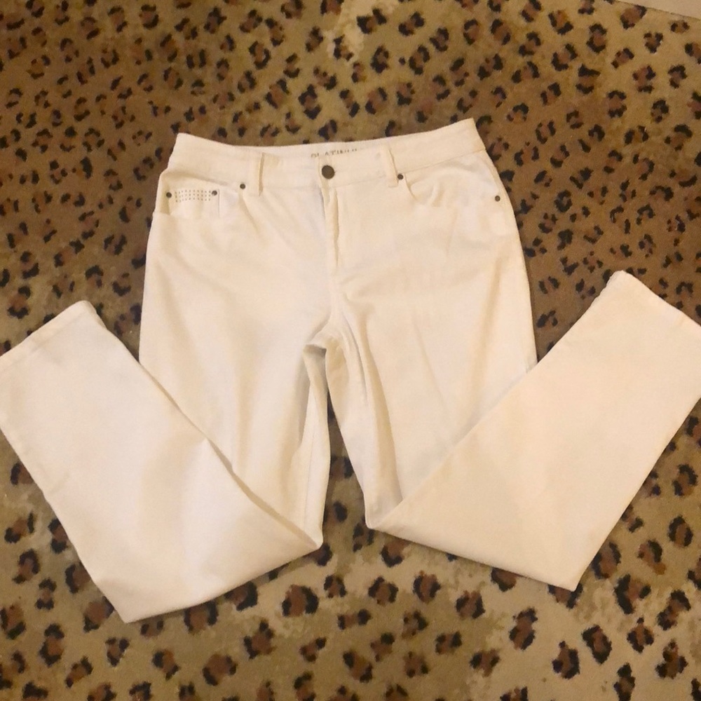 Chico white jean. Chico sizing is 0 skimmer